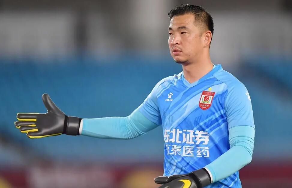 剧集讲述为了从恶鬼中守护人类，以人类面貌生活在人间中的12位使者的故事。