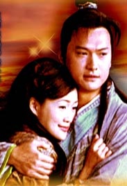 由艺术家Maciej Kuciara设计，主要集中在最后美队、冬兵和钢铁侠寻找泽莫并内战的场景，还有钢铁侠到达海上监狱、黑豹阻止泽莫自杀、猩红女巫助美队飞天上楼 《美国队长2》曝探班照 替身队长着新战袍亮相 2013-06-17 正在热拍中的《美国队长2：寒冬战士》日前曝光了一组探班照。